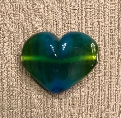 VERDANT GREEN HEART GLASS BEAD  